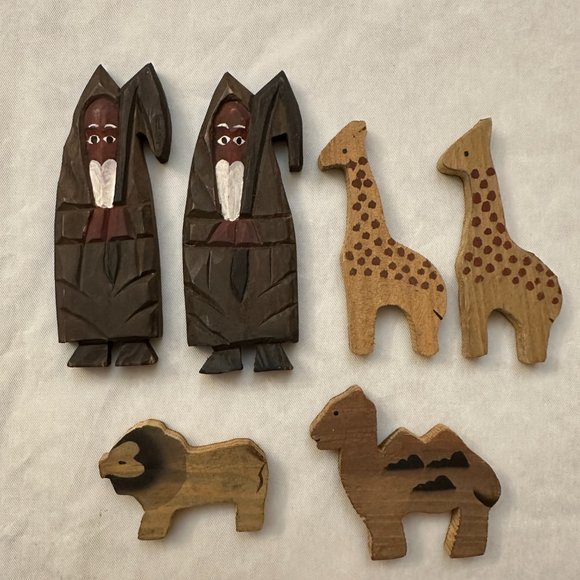 Vintage Hand Carved Wooden Noah's Ark Set - Picture 9 of 12